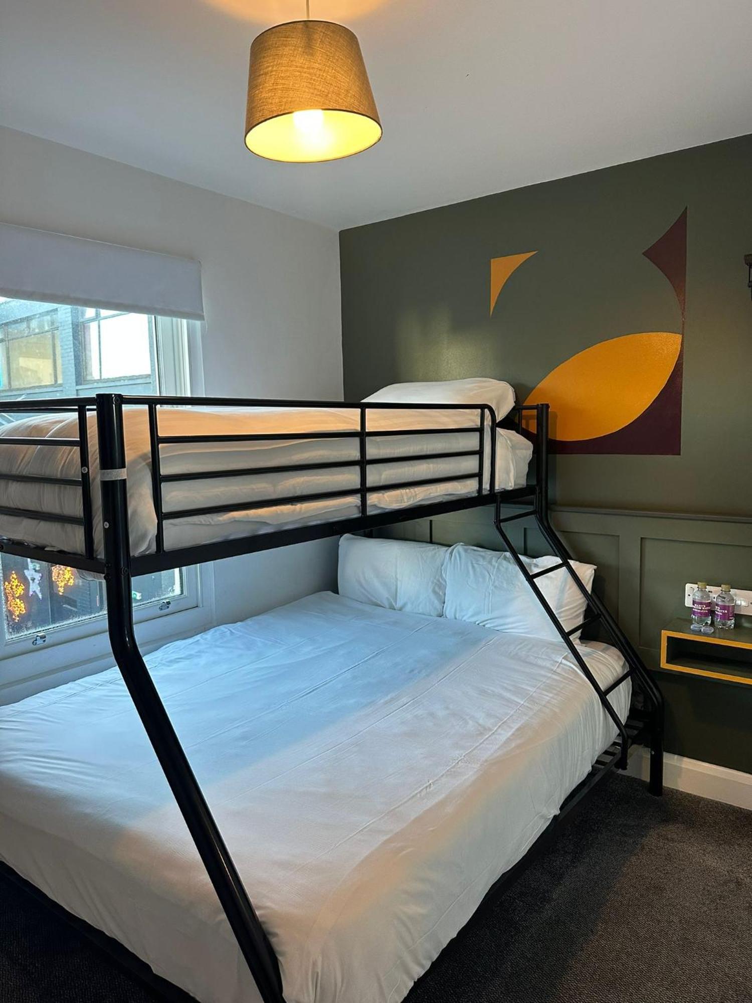 Mary Mullen'S Rooms Eyre Square. Голуэй Экстерьер фото