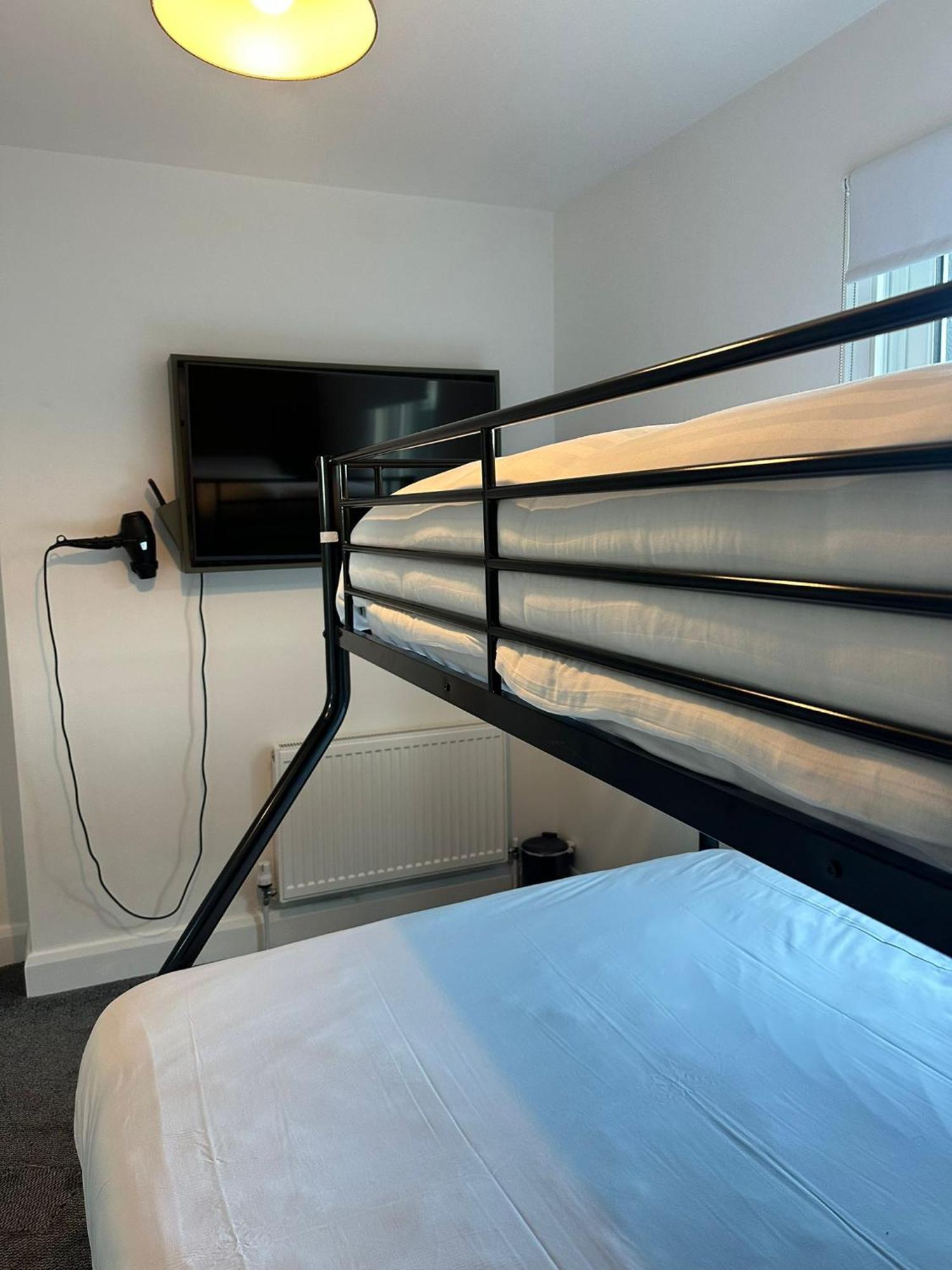 Mary Mullen'S Rooms Eyre Square. Голуэй Экстерьер фото