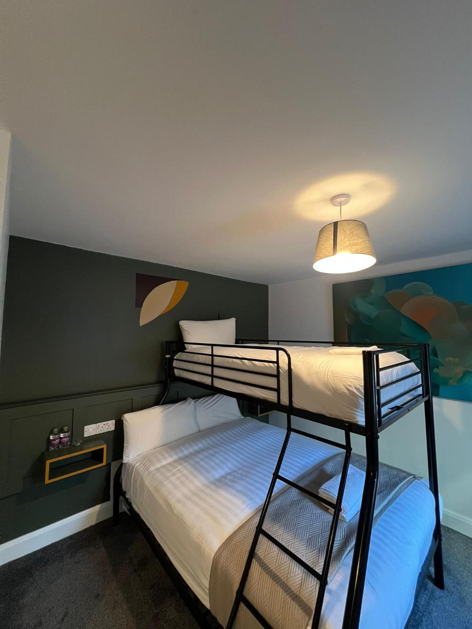 Mary Mullen'S Rooms Eyre Square. Голуэй Экстерьер фото
